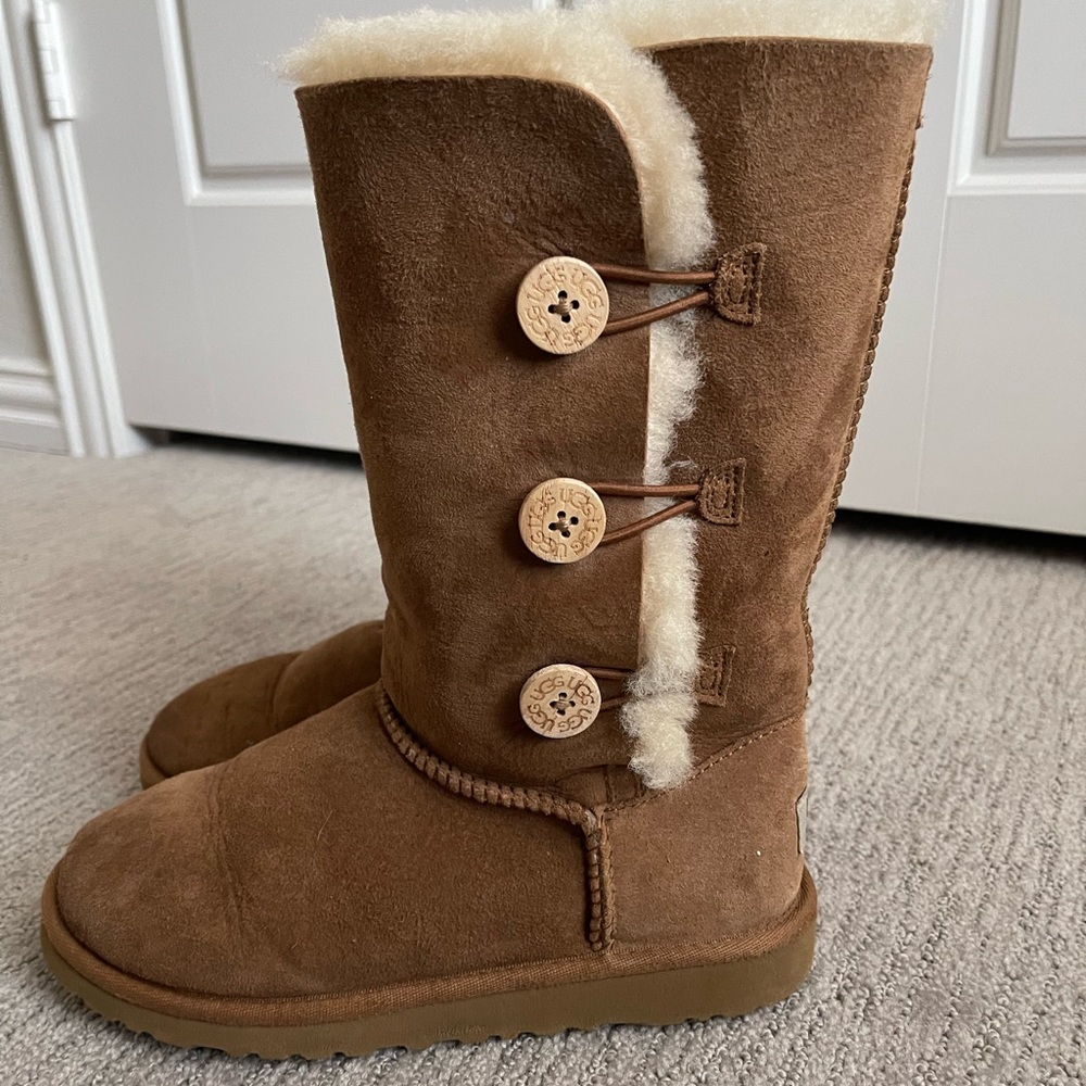 Bailey button Uggs chestnut
